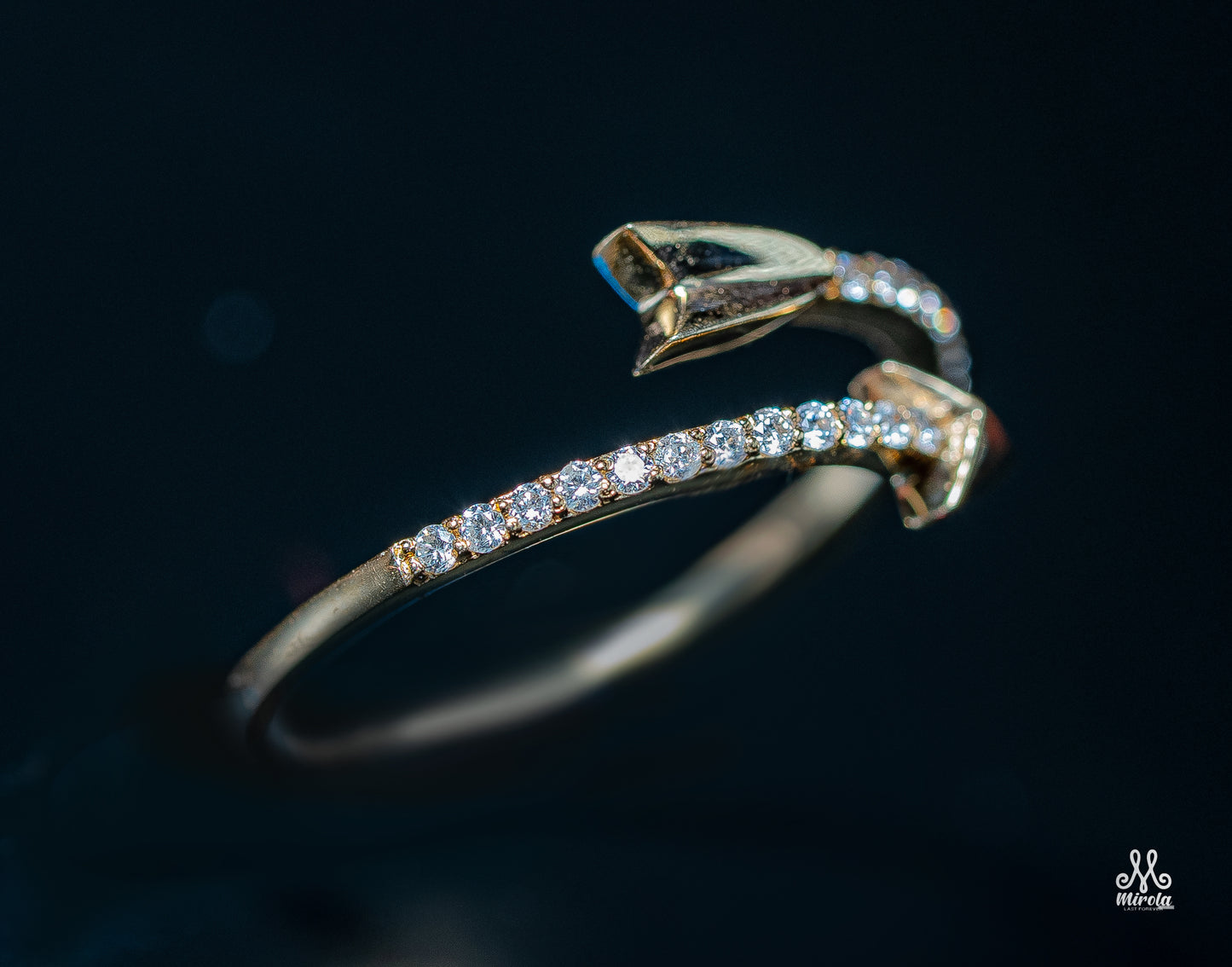 A Diamond Arrow Ring in 14K Yellow Gold