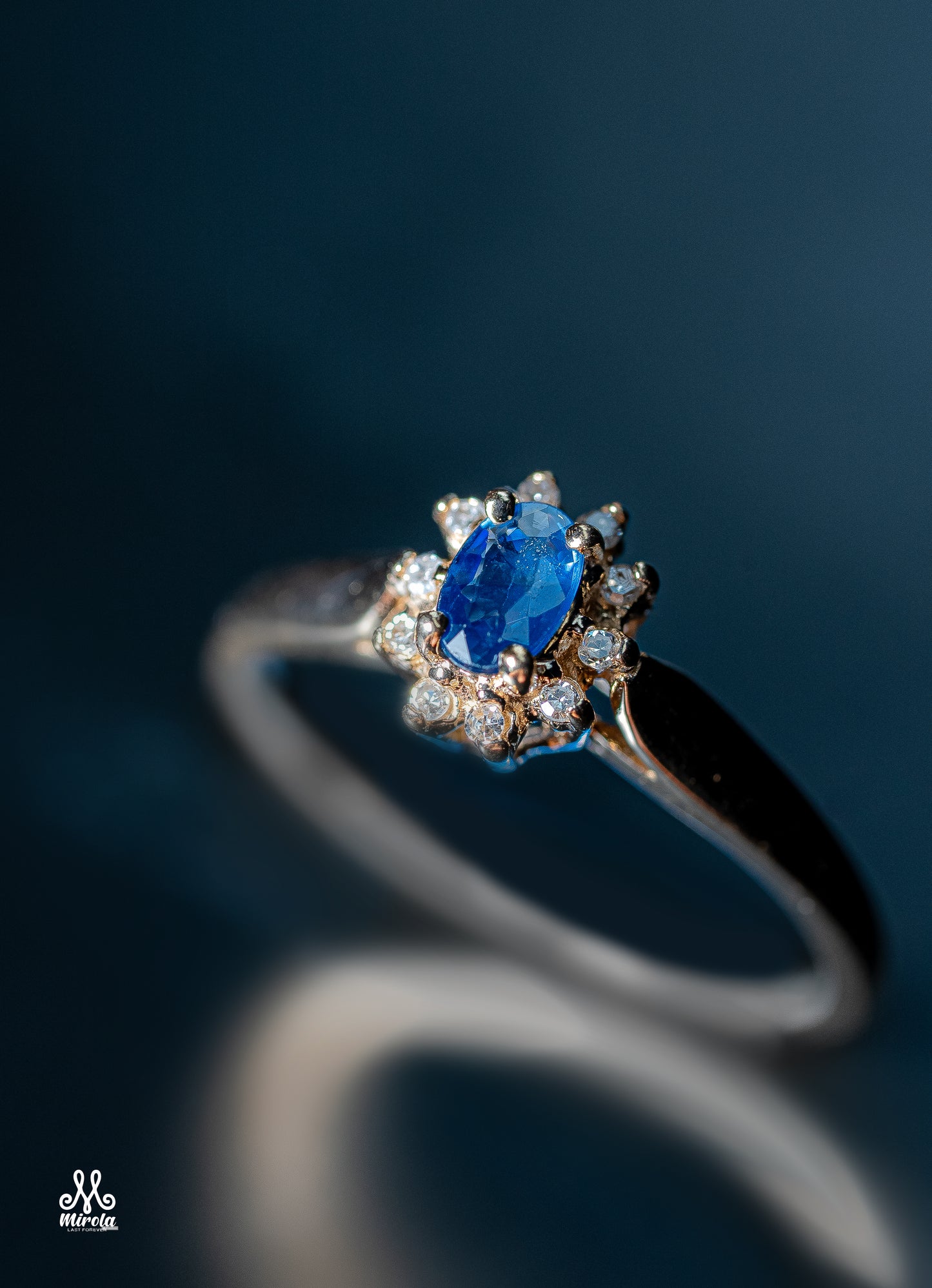 14K floral cluster design with blue sapphire and diamonds ring