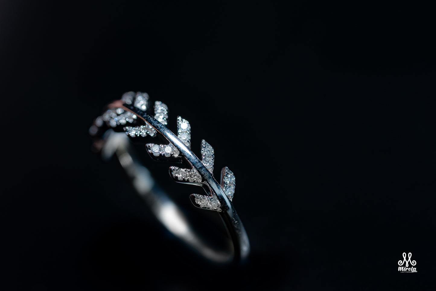 A Diamond Tree Branch Design Ring in 14K White Gold