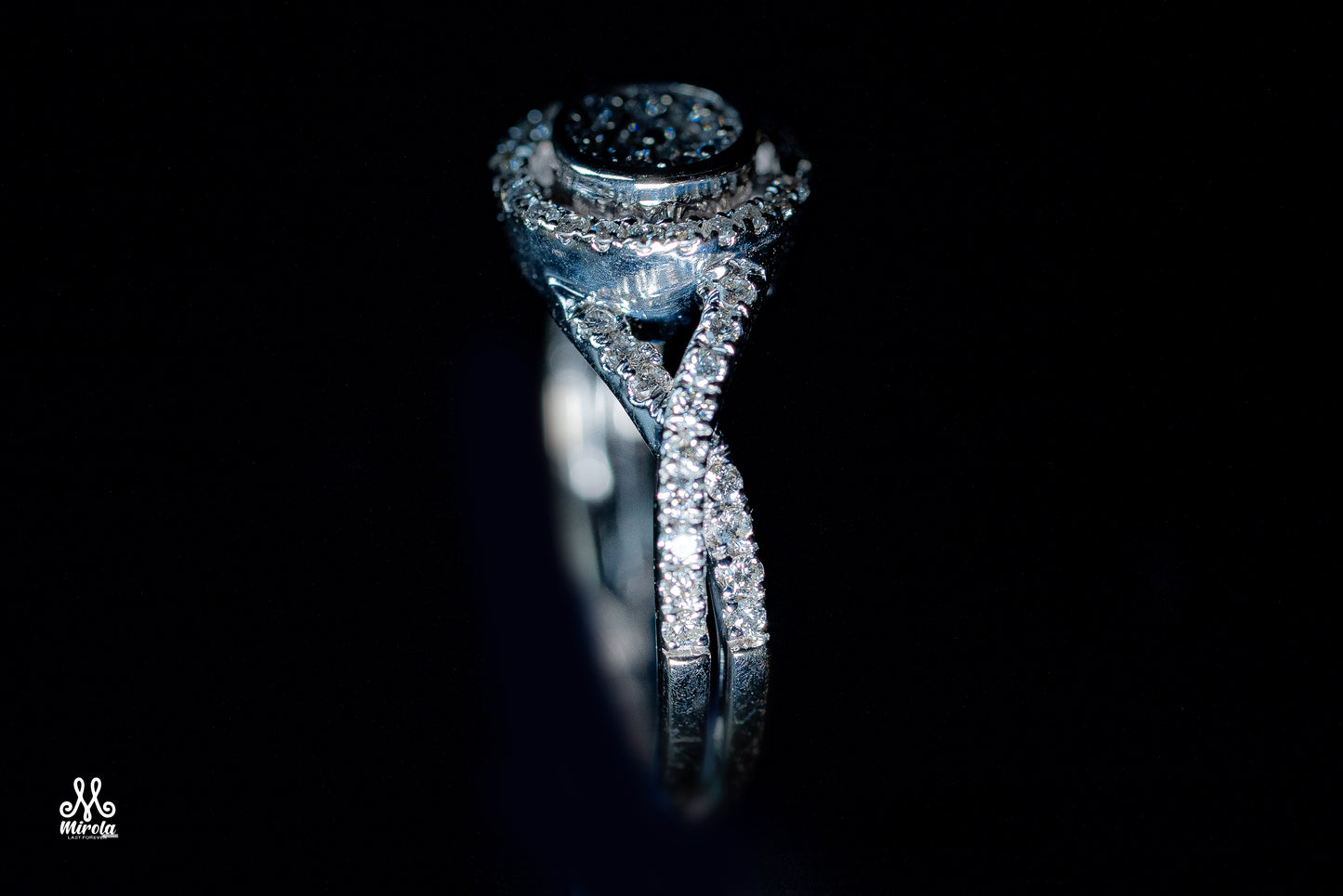 Elegant Promise Ring with Diamond