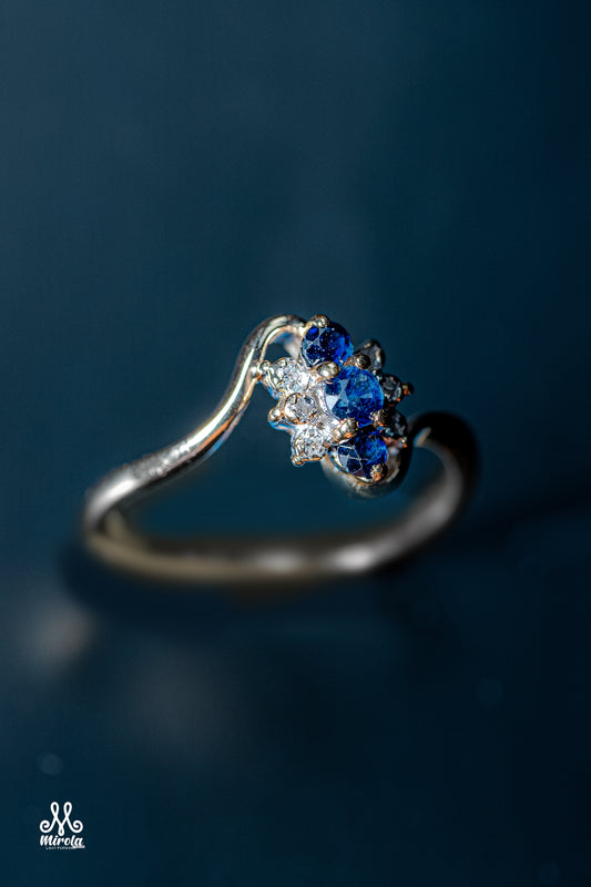 14K floral cluster design with blue sapphires and diamonds ring