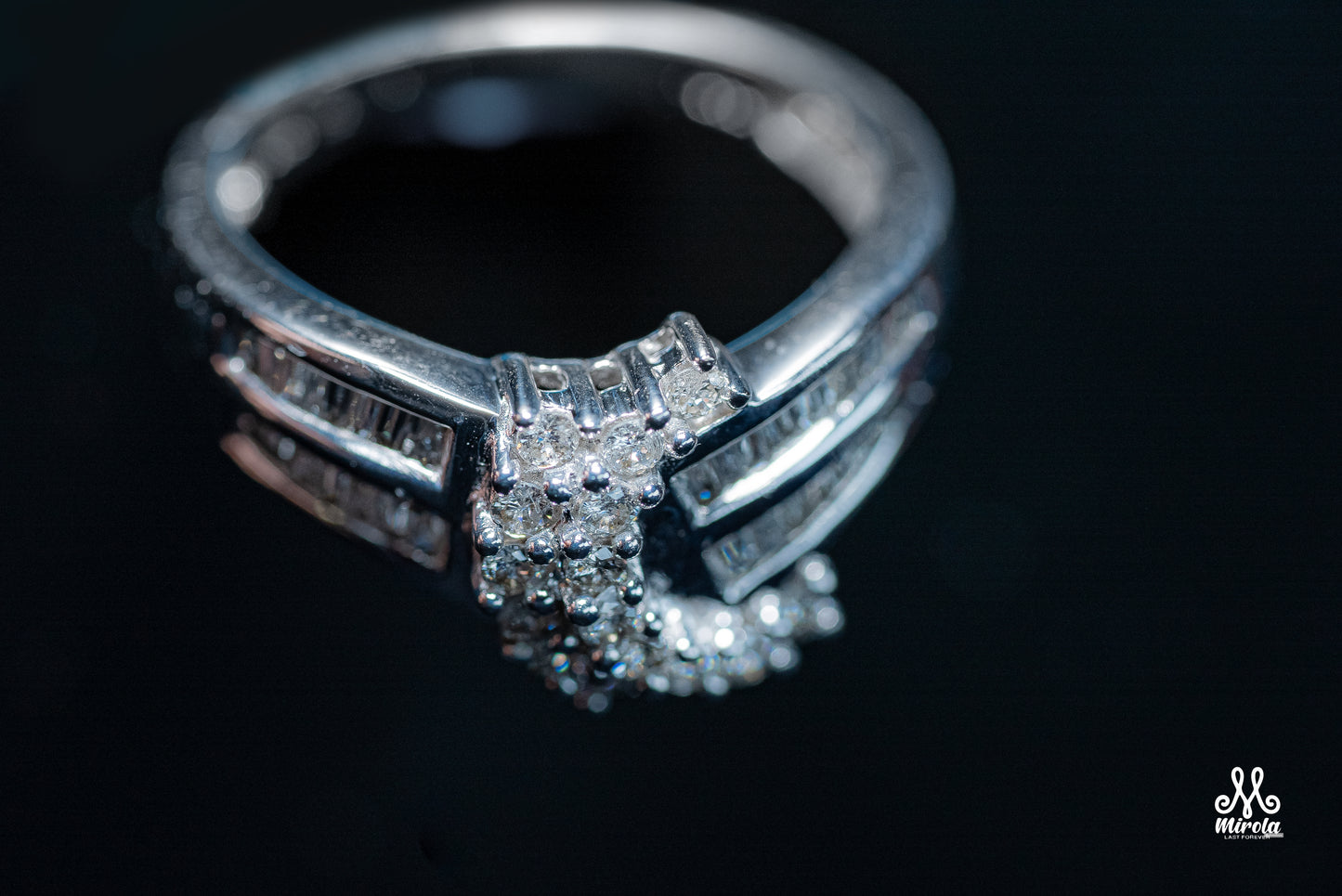 Elegant Promise Ring with Diamond