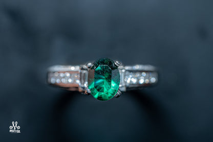 14k Elegant Green Stone and Diamond Ring